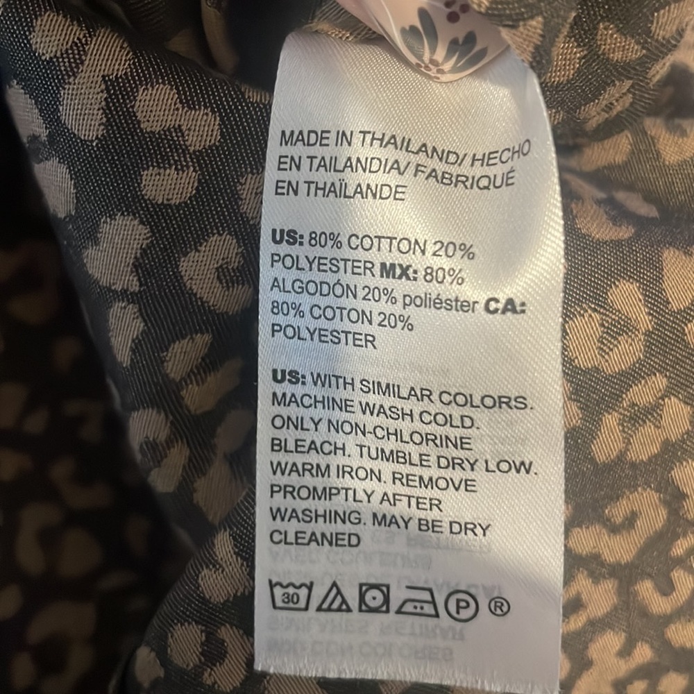 Chico's size 2 animal print long sleeve button down shirt. NWT - Picture 10 of 10